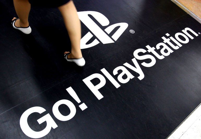 92781-a-woman-walks-on-a-floor-advertisement-for-sony-corps-playstation-3-ga-mh.jpg